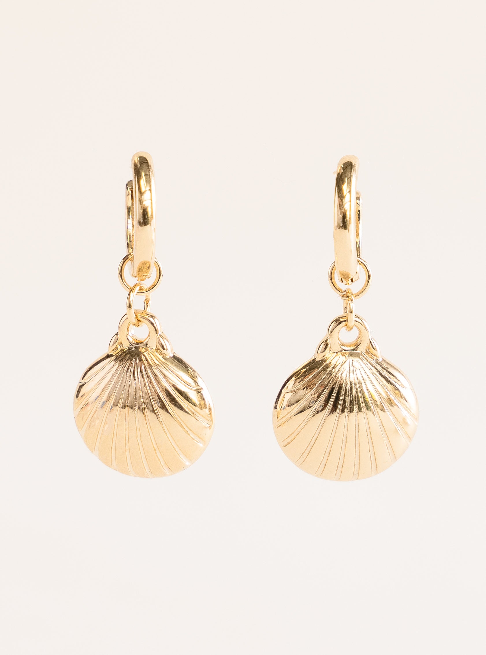 Small Shell Beach Earrings, Dorado