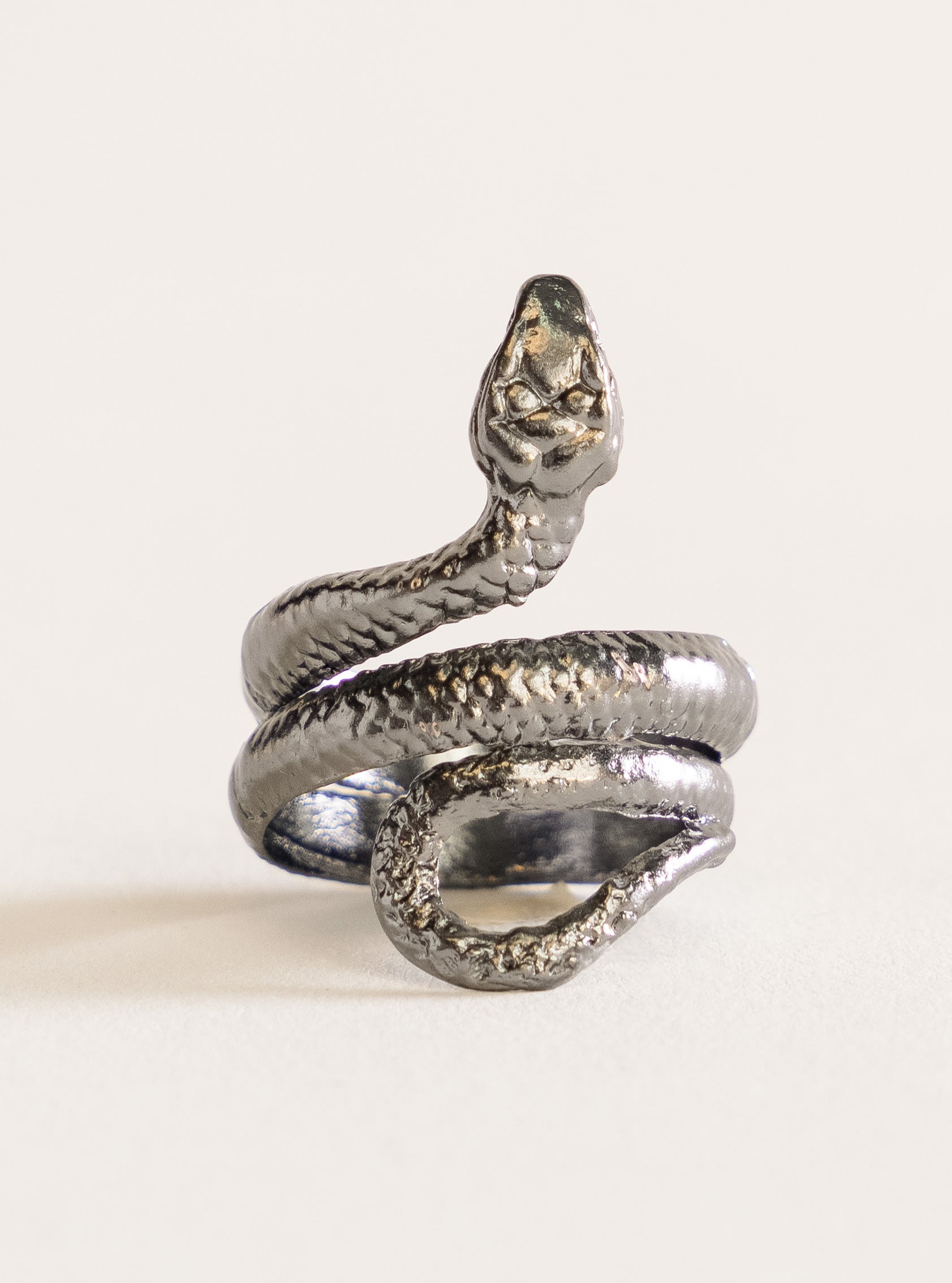 Spirit Snake Adjustable Ring, Negro