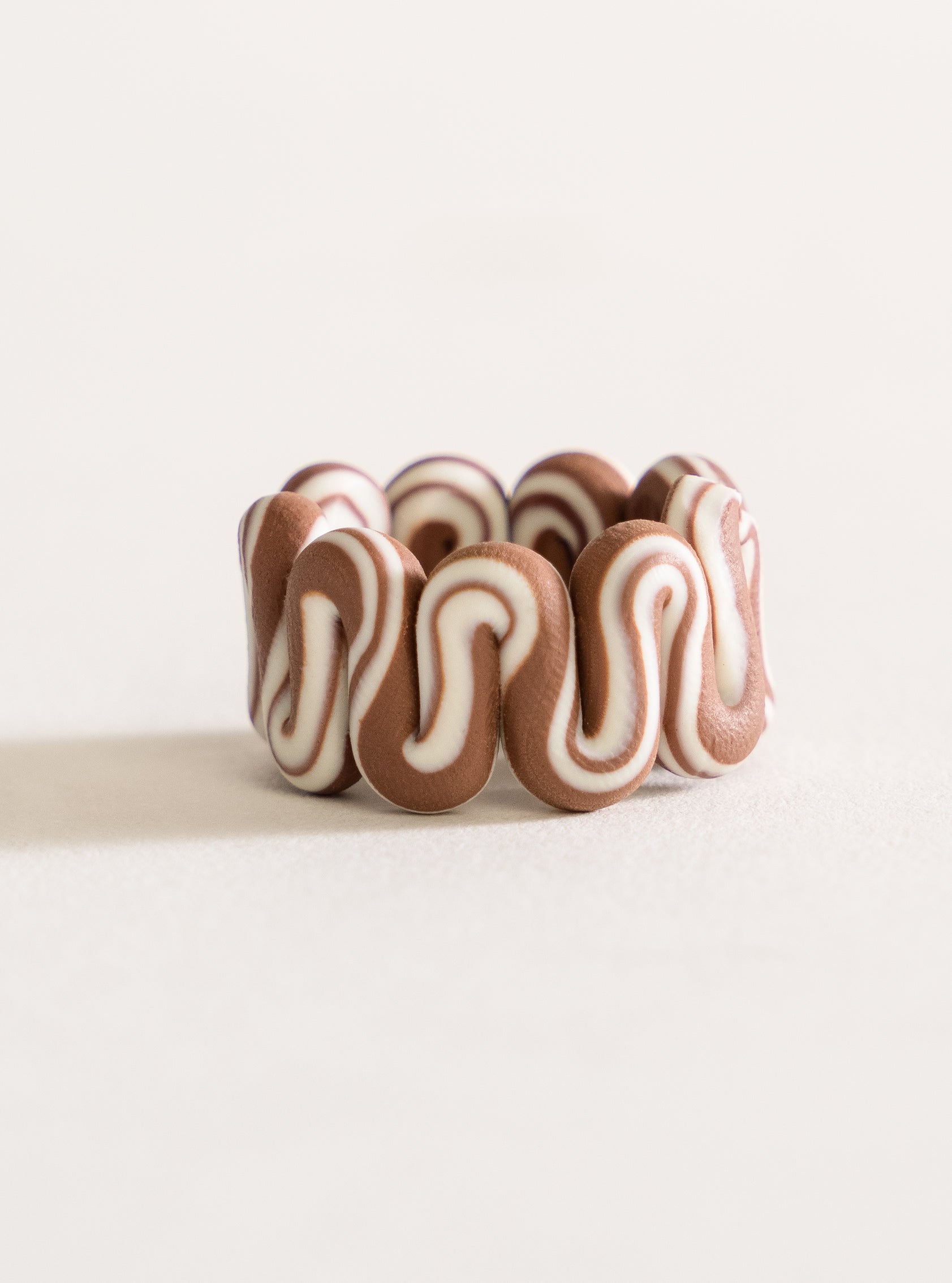 Overwhelmed Ring, Café Claro