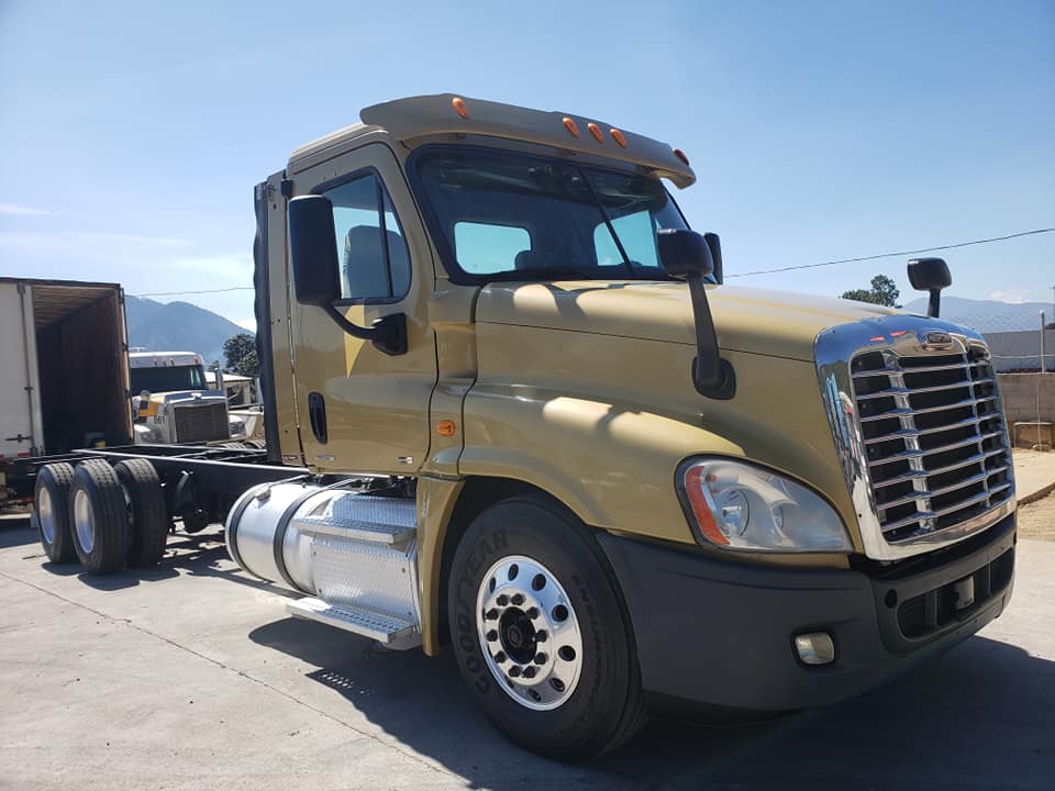 FREIGHTLINER CASCADIA 2011 CAMION