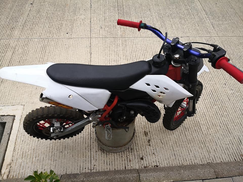 vendo MOTO AHM 50cc modelo 2016