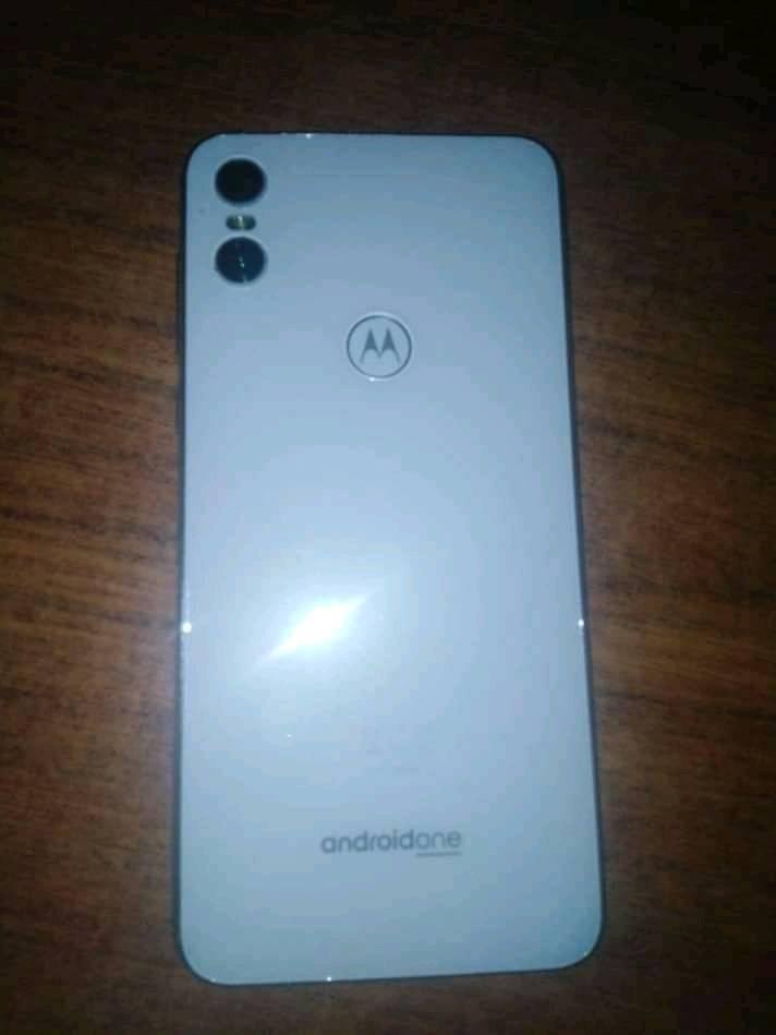 Motorola one 64Gb  dual SIM acepto cel de menor gama y rebete