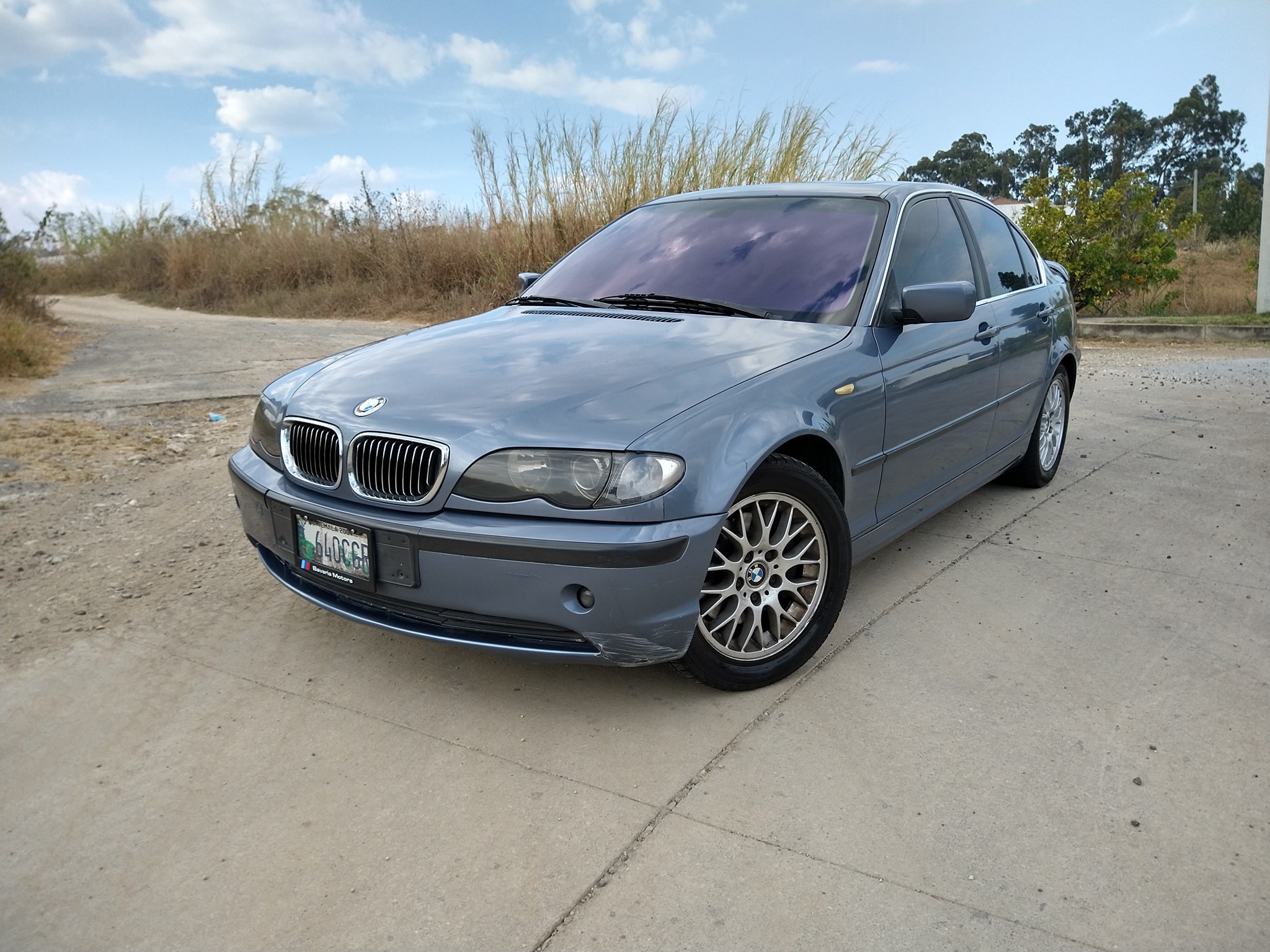 Vendo BMW 325i 2002 de agencia