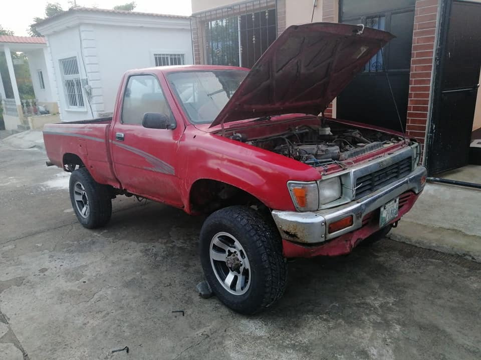 Vendo Toyota mecánico 4×4 año 89