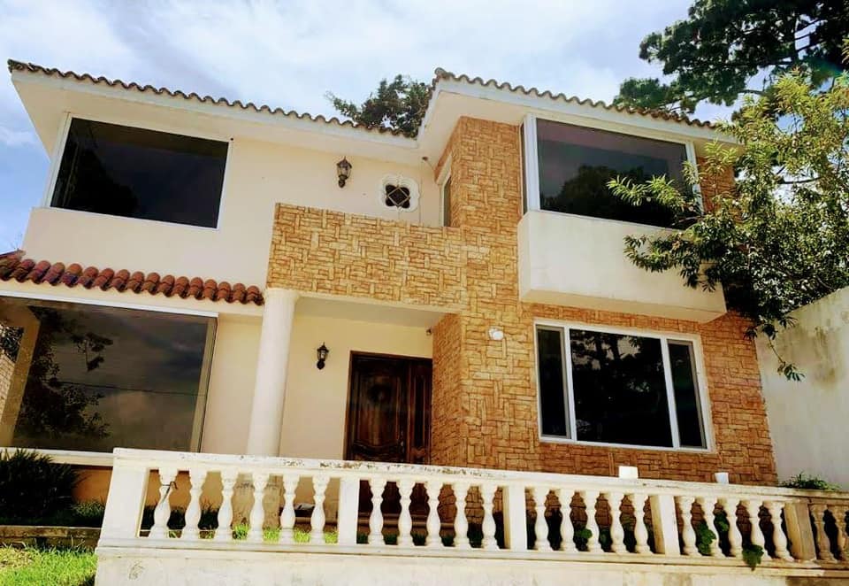 Bonita Casa en Venta
Ciudad San Cristobal accesible a bulevard principal