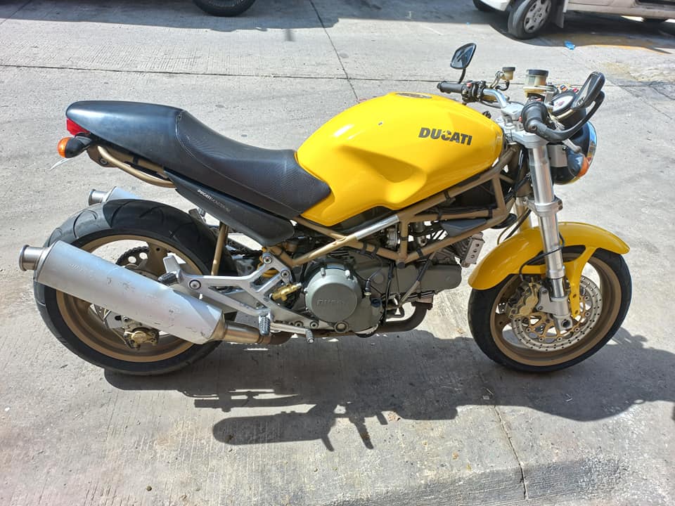 Ducati monster 2000