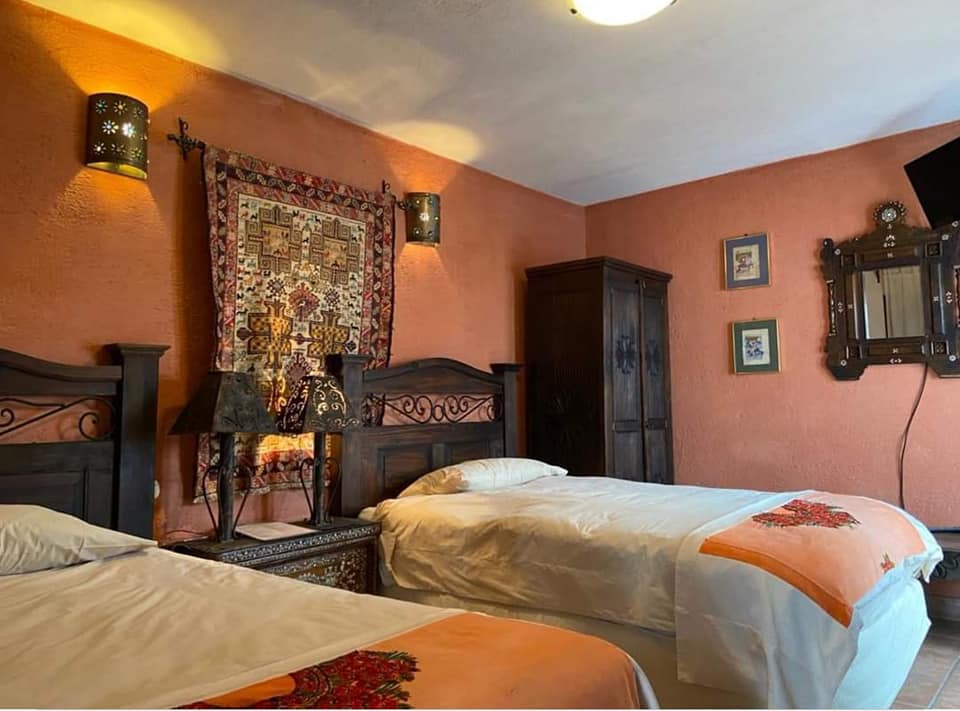 Alquilo Hotel amueblado en Antigua Guatemala 7 habitaciones