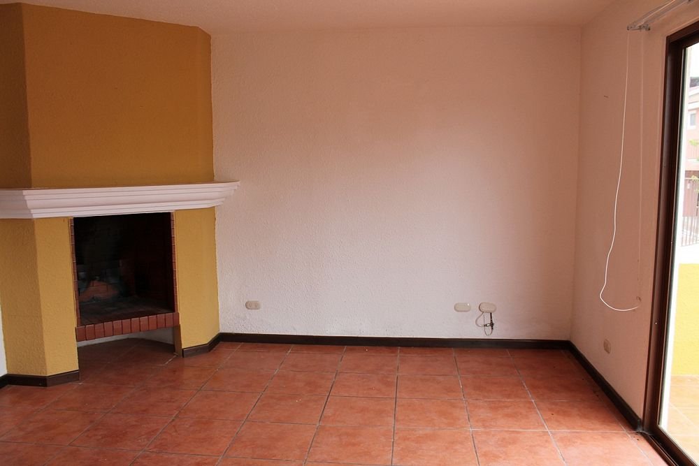 Se renta casa en San Lucas Sacatepéquez dentro de condominio