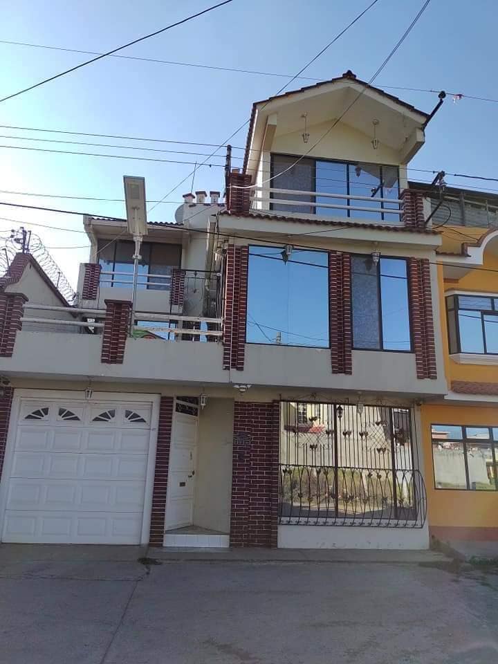 Vendo linda casa grande en zona 8 Xela «Residenciales el sol» 
Frente a Jardines de Xelaju 4690-0724