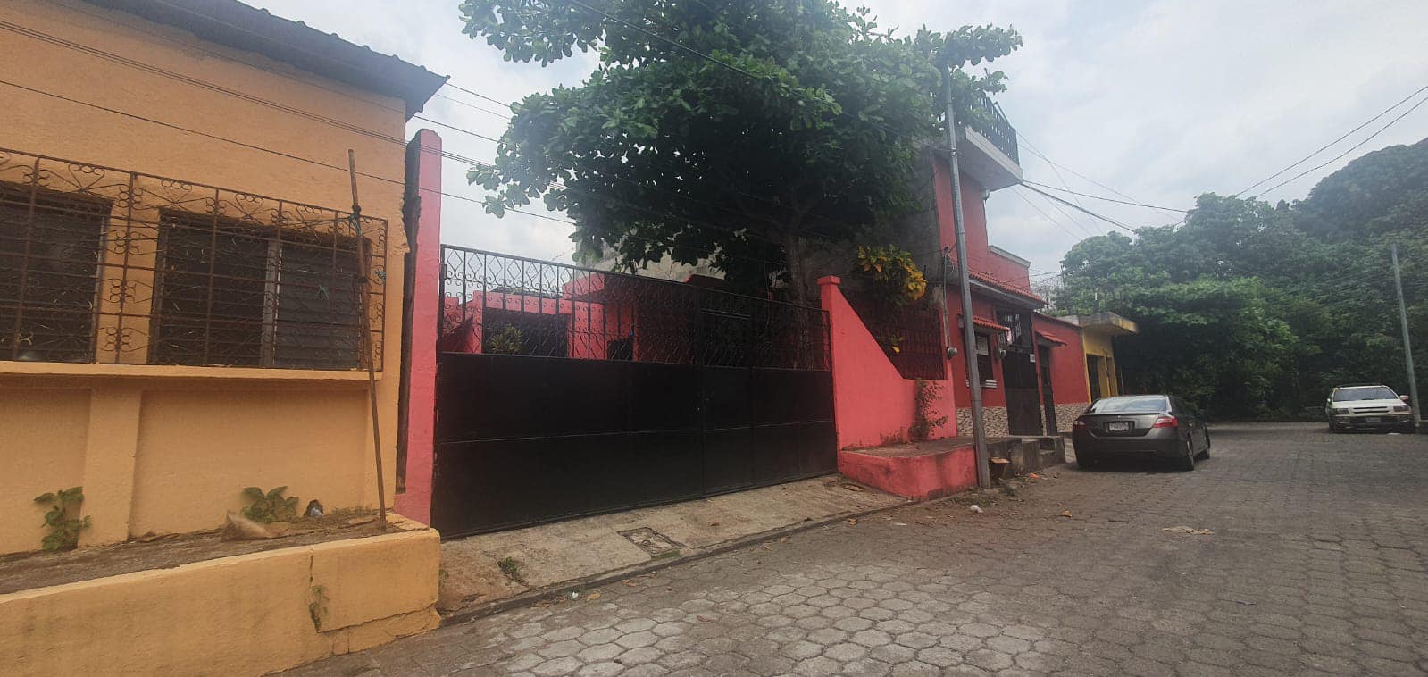 Se vende casa en Retalhuleu, Guatemala 
3 recamaras 
2 baños 
sala de comedor
ár