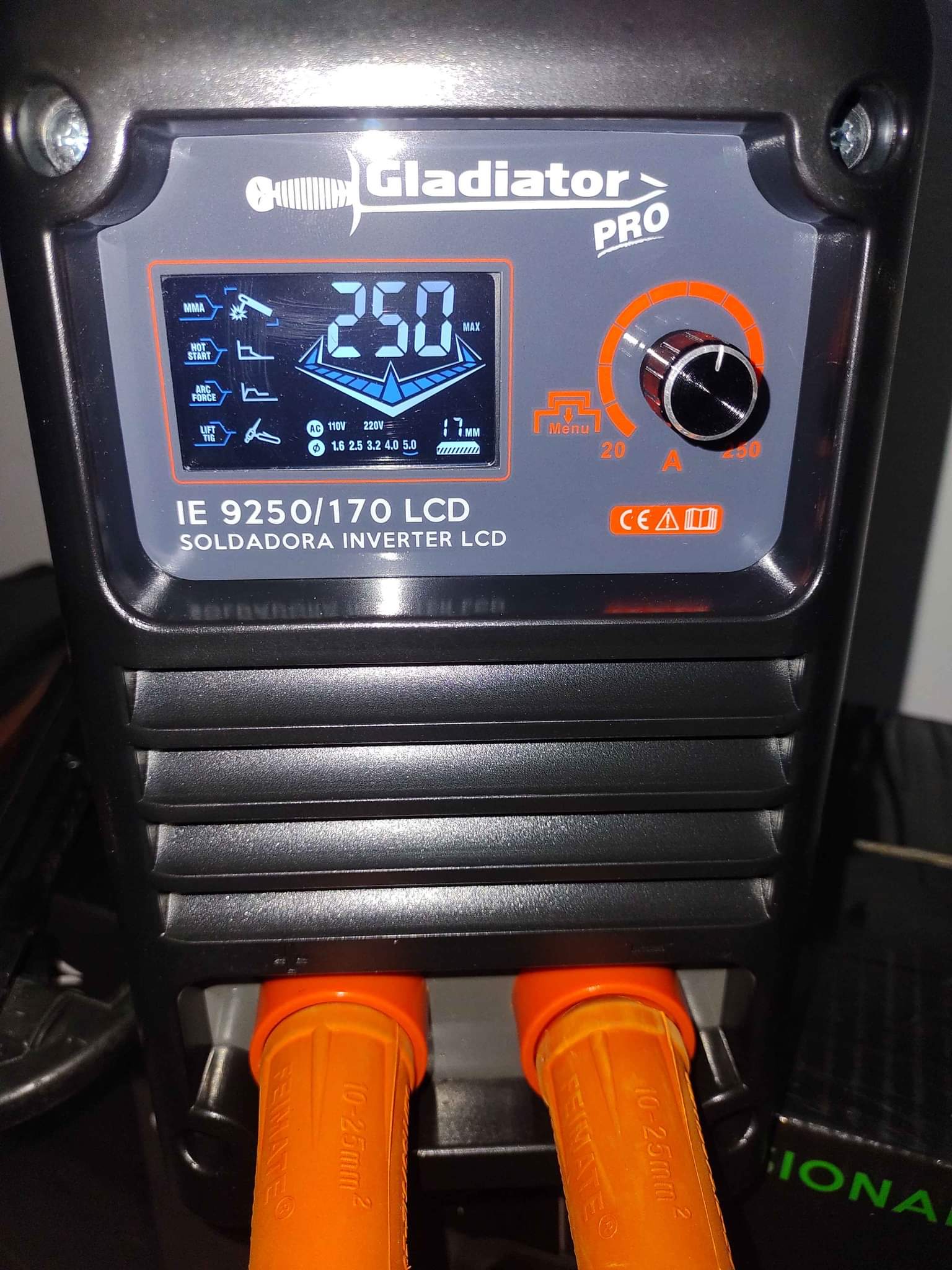 SOLDADORA INVERSORA Gladiador Pro 250A.» 110/220V pantalla LCD. para Todo Tipo de electrodo NUEVAS*