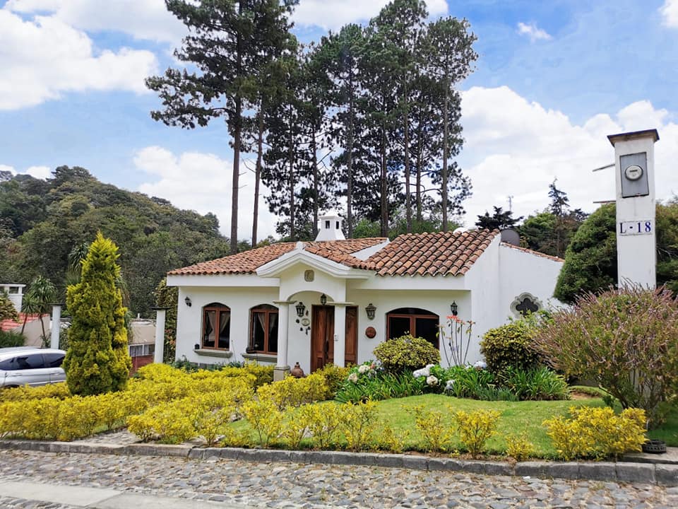 Vendo Casa en Condominio entre San Lucas y Santiago Sacatepéquez