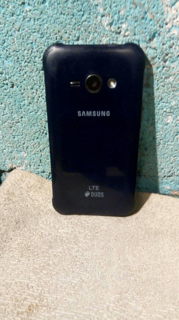 Vendo bonito SamsungJ1=ace de Tigo detalle pelito nomas lo demas al 100