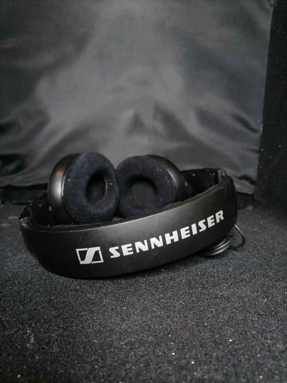 Audífonos Sennheiser, HD 205-II, audífonos Studio Grade de DJ funcionan perfectamente precio Q850