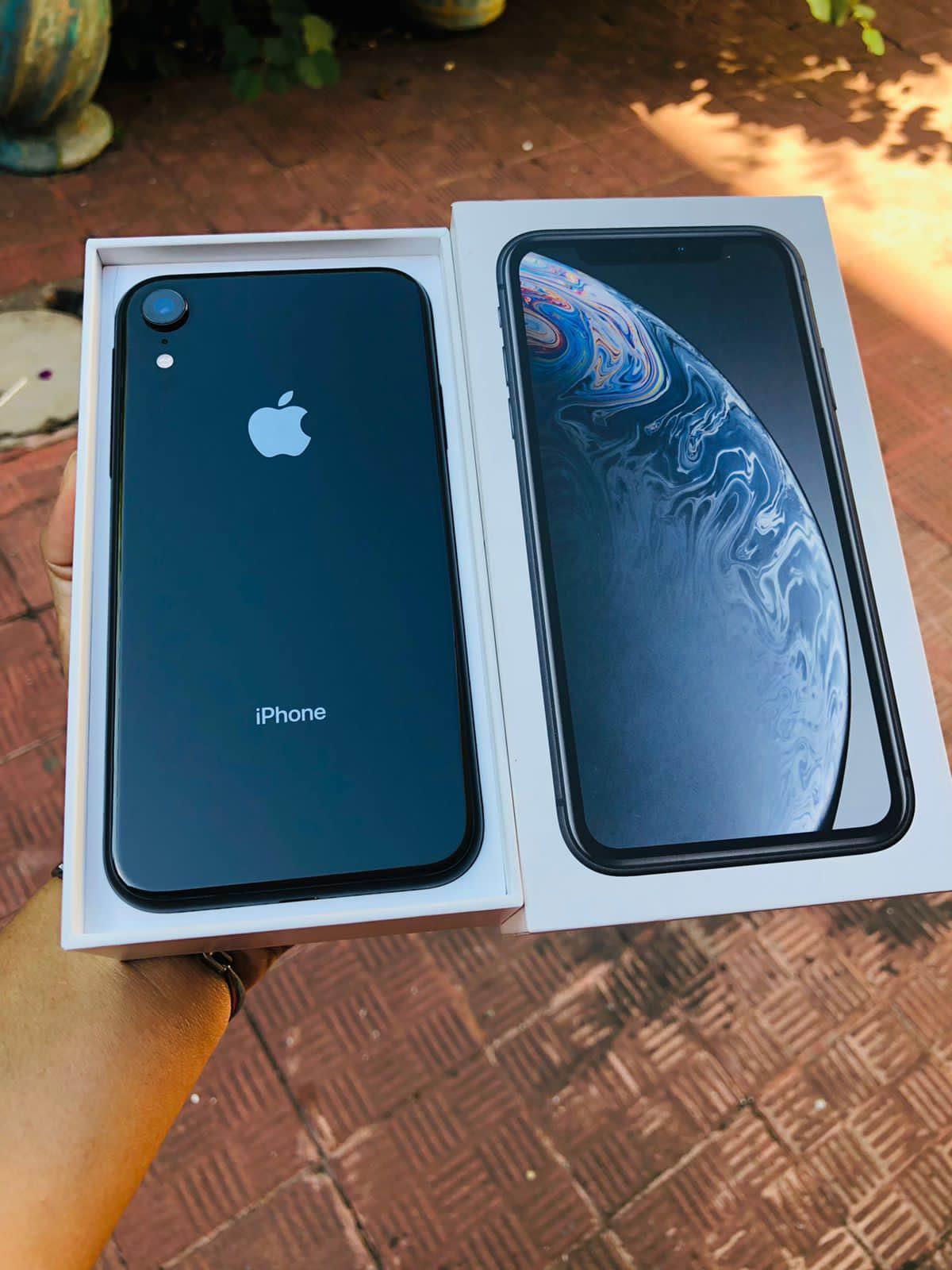 iPhone XR negro 
 Compañía tigo 
 Bateria al 88% de vida 
 Libre de iCloud 
 Fac