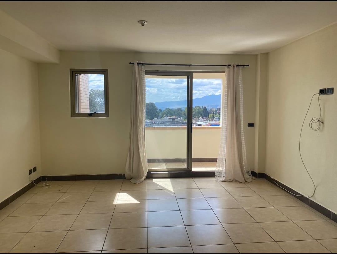 Rento apartamento en Jardines de Las Charcas 2 zona 11
Nivel alto 
140 mts²
2 ba