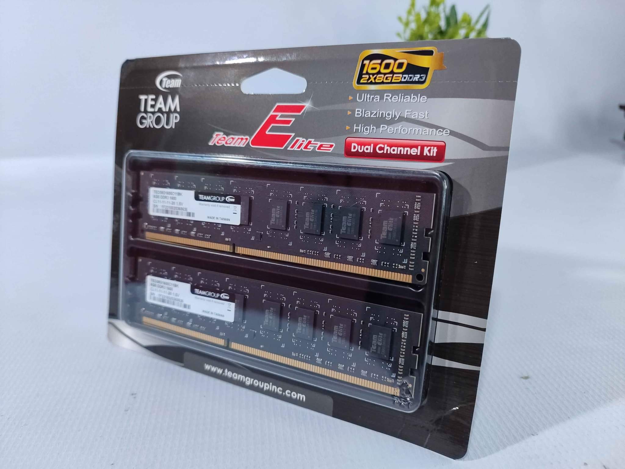 Memoria RAM Team Group 16 Gb 2×8 DDR3 a 1,600 mHz. Para computadora de escritori