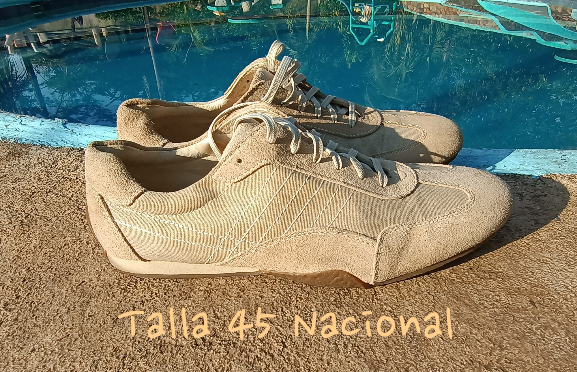 Zapatos BATA
 1- 90% excelente estado
 2- Talla 45 Nacional
 3- Precio Q175.00