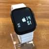 Puede ser una imagen de reloj digital y texto