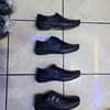 Puede ser una imagen de zapatos brogue y botas