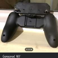 Puede ser una imagen de mando, videojuegos y texto